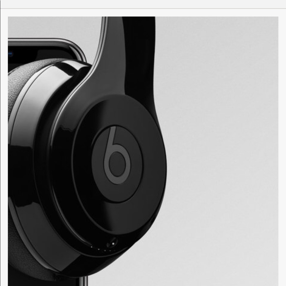 Matte Black Beats Solo 3 Wireless Headphones